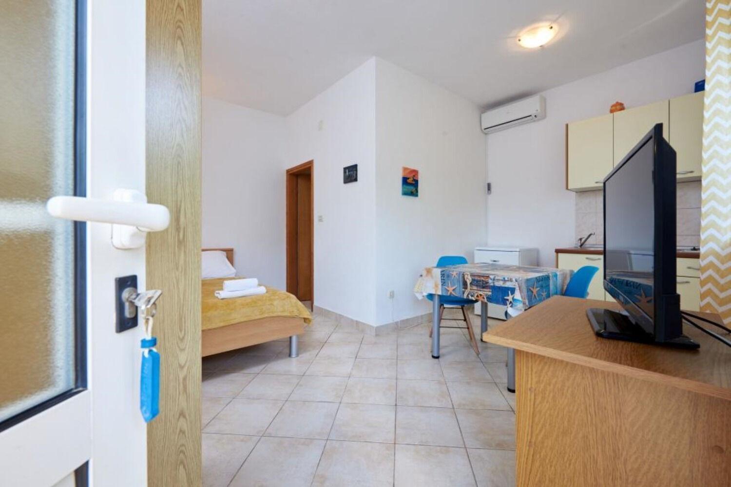 Apartments Mare - 30 M From Pebble Beach Seget Vranjica Exterior photo